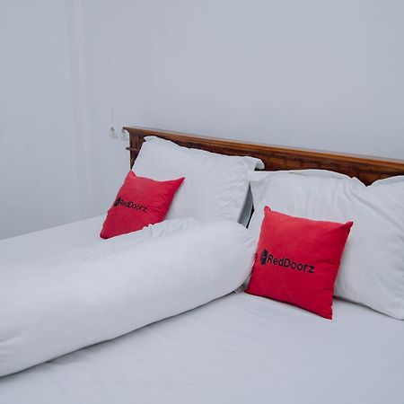 Reddoorz At Villa Bukit Senyum Lombok Kuripan  Екстер'єр фото