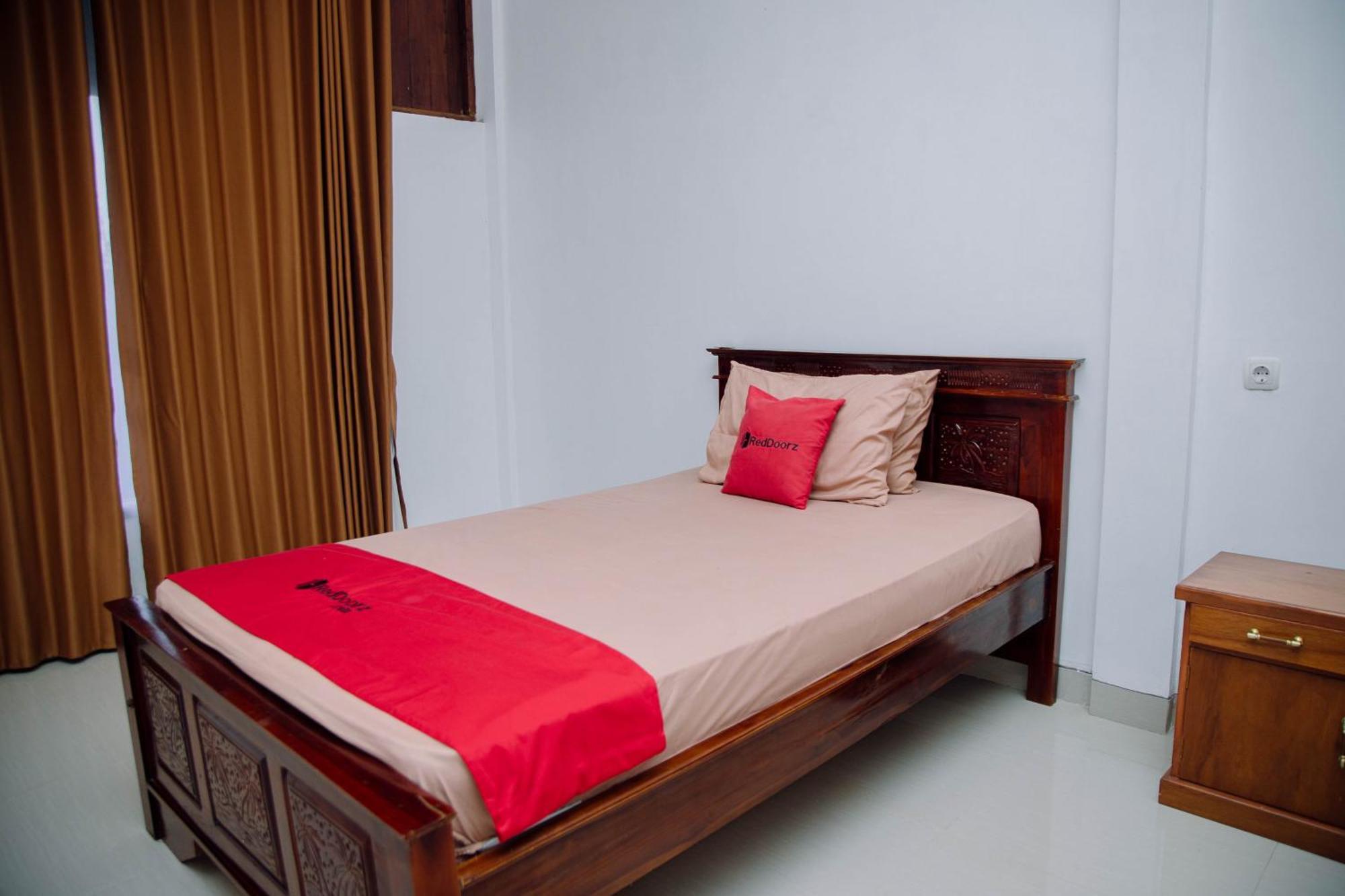 Reddoorz At Villa Bukit Senyum Lombok Kuripan  Екстер'єр фото