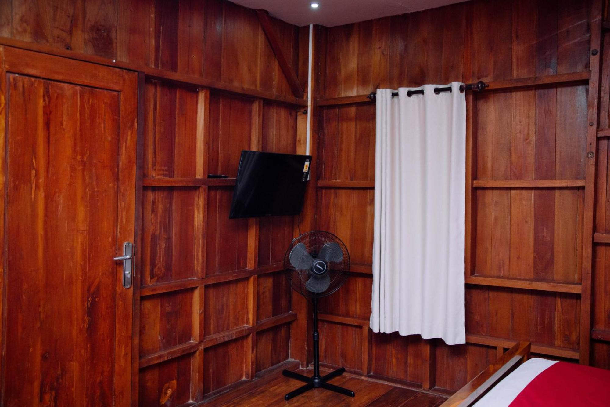 Reddoorz At Villa Bukit Senyum Lombok Kuripan  Екстер'єр фото