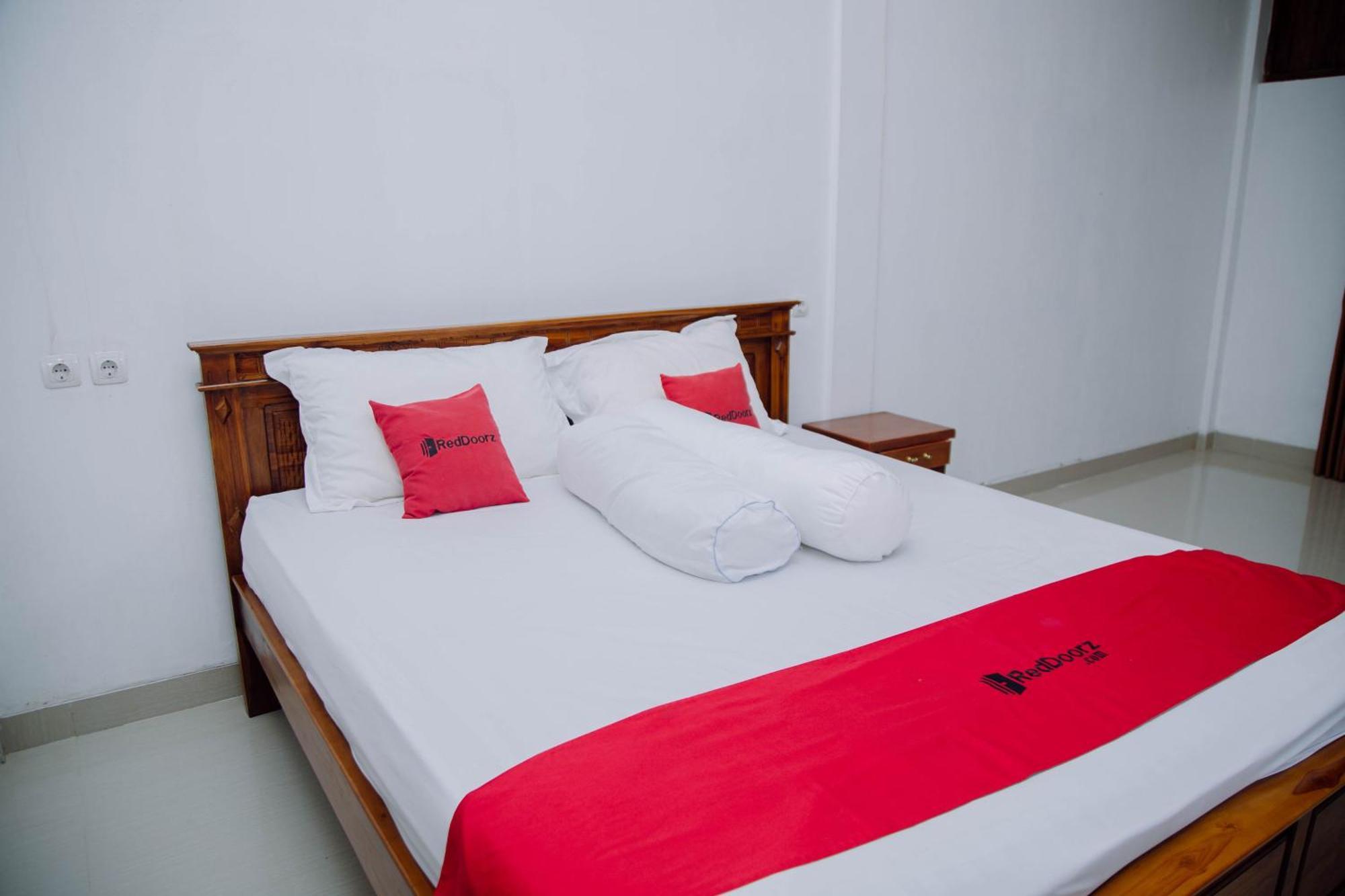 Reddoorz At Villa Bukit Senyum Lombok Kuripan  Екстер'єр фото