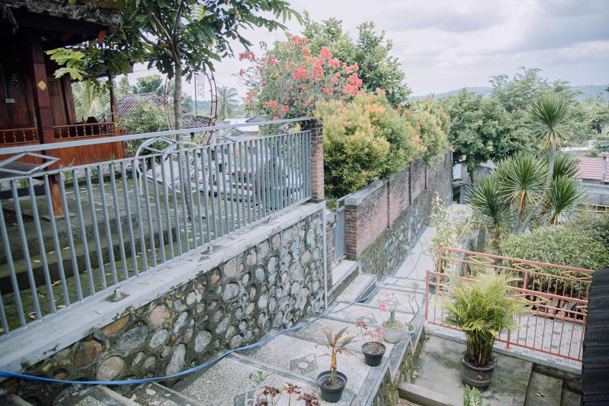 Reddoorz At Villa Bukit Senyum Lombok Kuripan  Екстер'єр фото