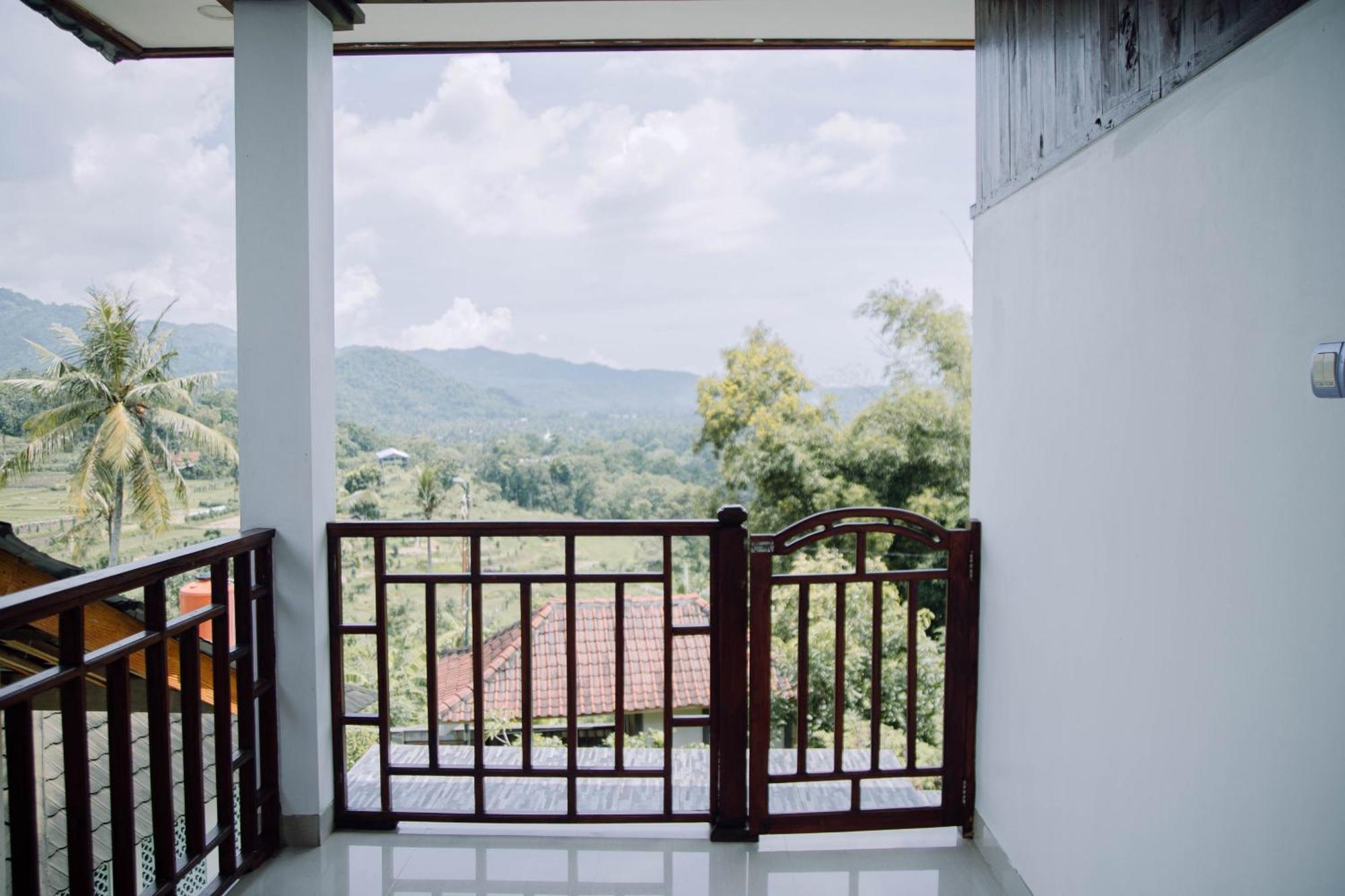 Reddoorz At Villa Bukit Senyum Lombok Kuripan  Екстер'єр фото